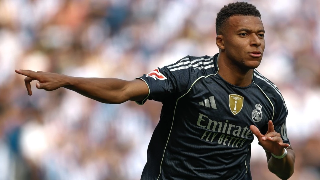 Mbappé festeja su gol para la victoria y la punta de Real Madrid. foto: &nbsp;@laliga