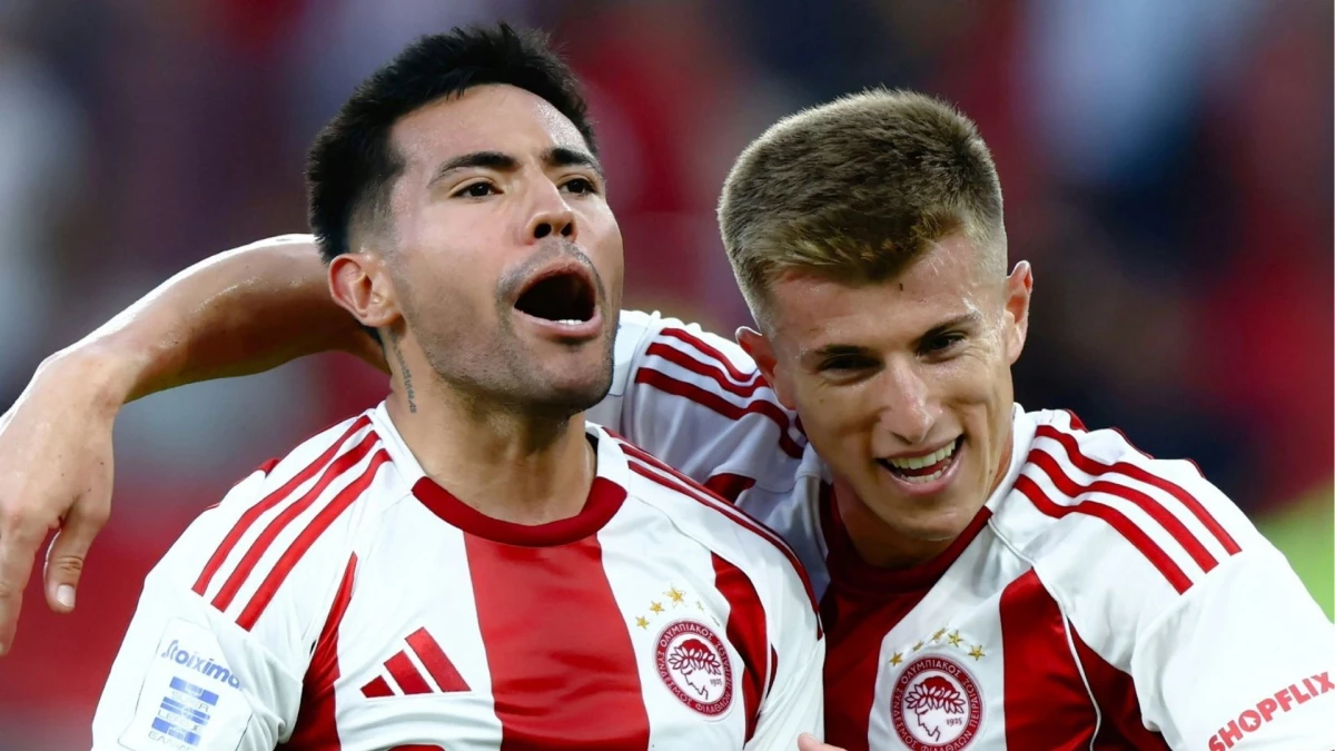 Foto:X de Olympiacos. El santafesino Ortega festeja su gol en la victoria 5-0 del equipo ateniense