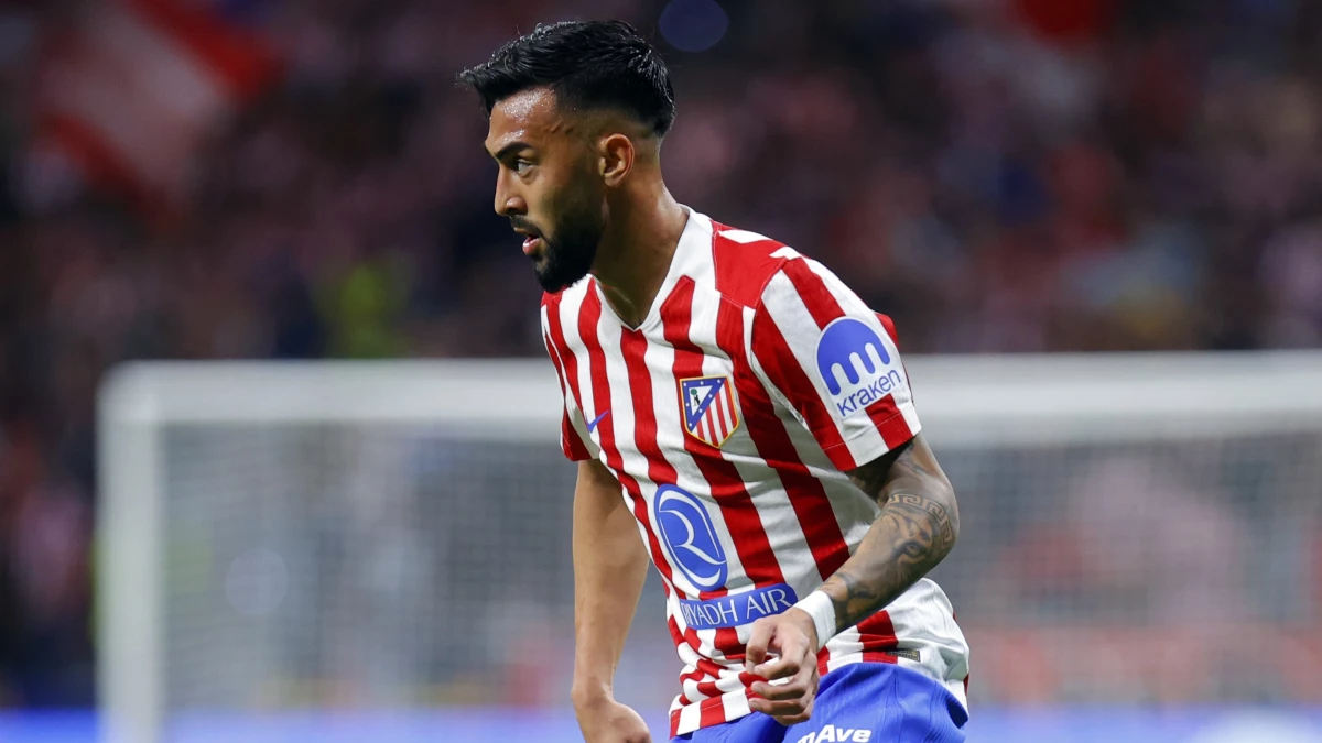 Nico González avanza con la cabeza levantada. foto: @laliga.