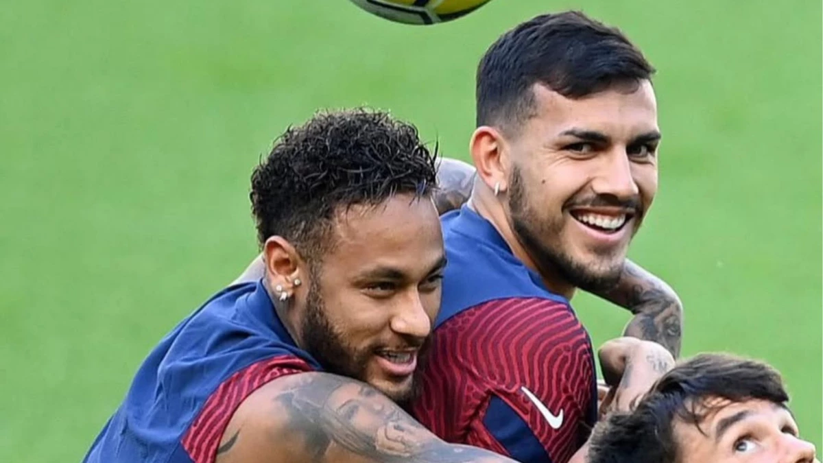 Neymar y Paredes entrenando en el PSG.