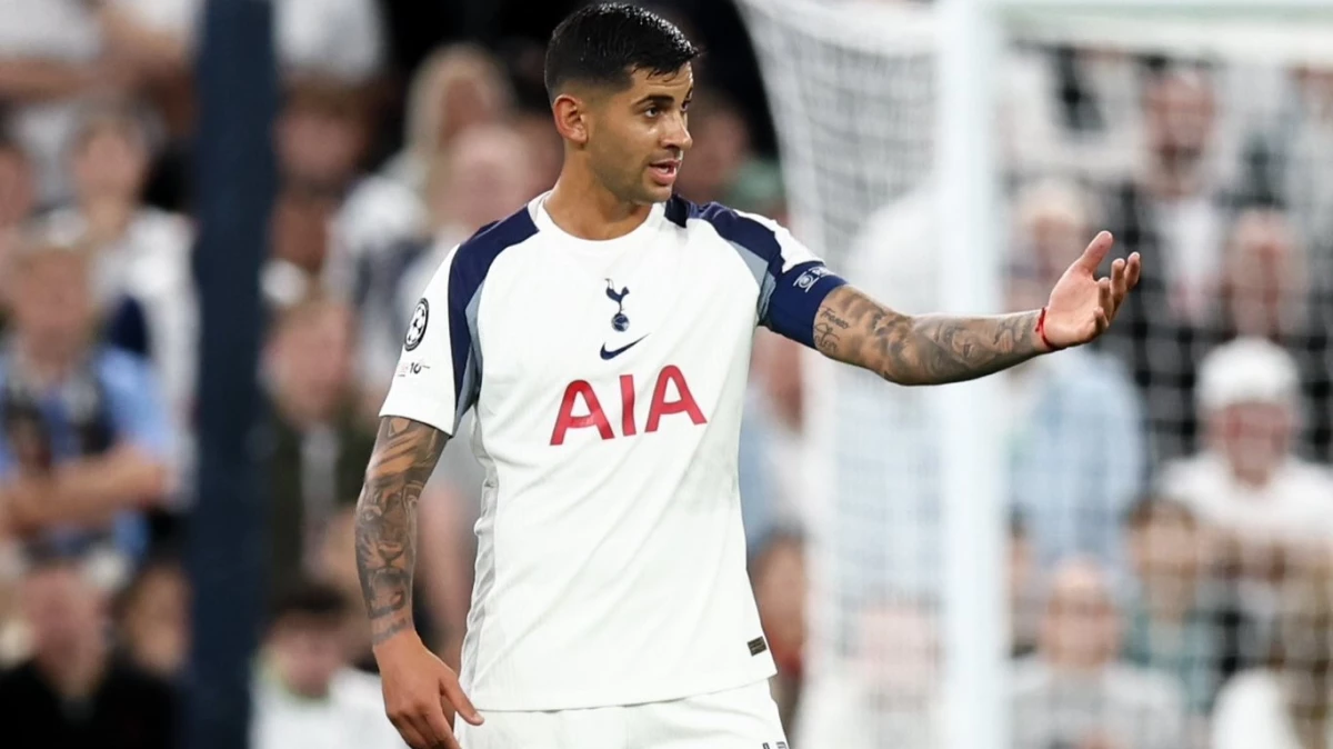 Cuti Romero da indicaciones en el partido ante Villarreal por Champions League. foto: @uefa