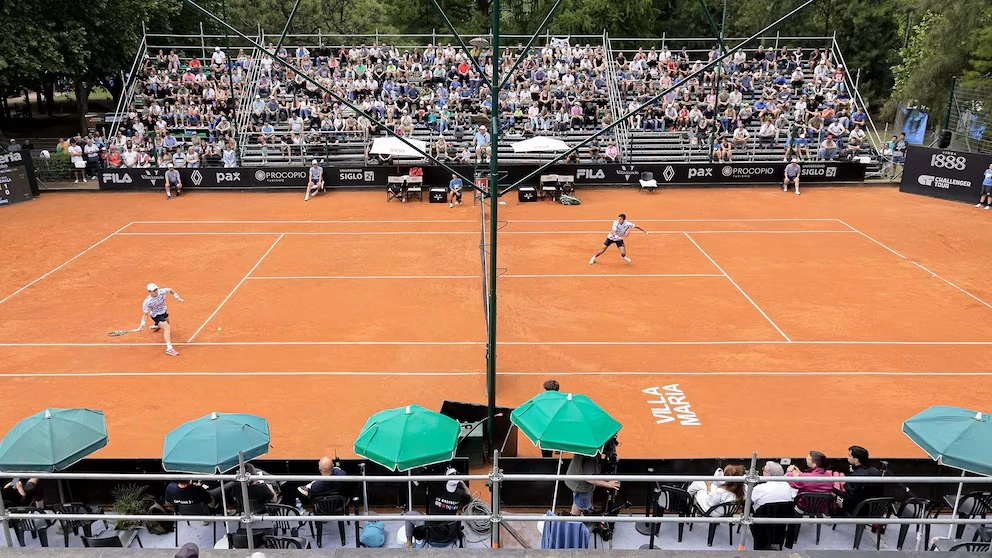 Cancha central del Sport Social Club de Villa María, escenario del Challenger que se juega en la ciudad cordobesa. Foto: Prensa AAT &nbsp;