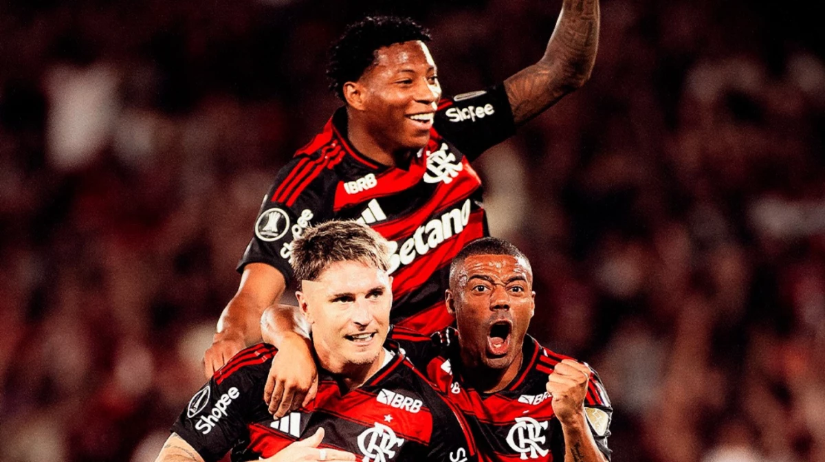 Plata festeja uno de los goles de Flamengo frente a Estudiantes (Foto: X@Flamengo).