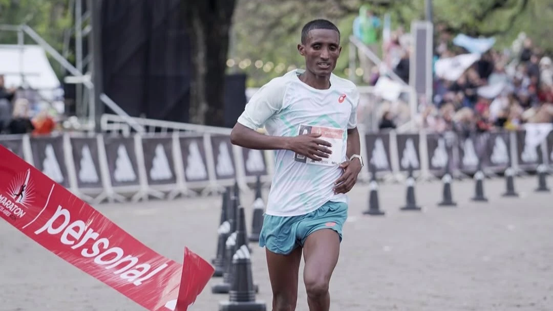 Habtamu Birlew, el nuevo ganador de los 42km. Foto: @maratondebuenosaires.