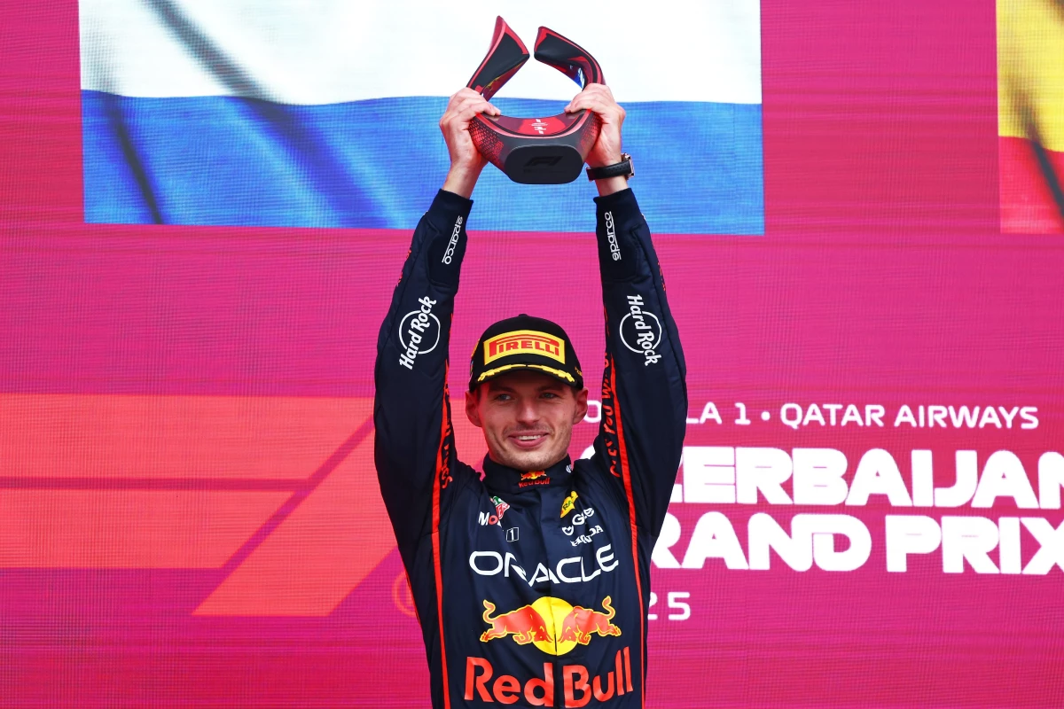 Verstappen ganó en Bakú (Foto: X@redbullracing).