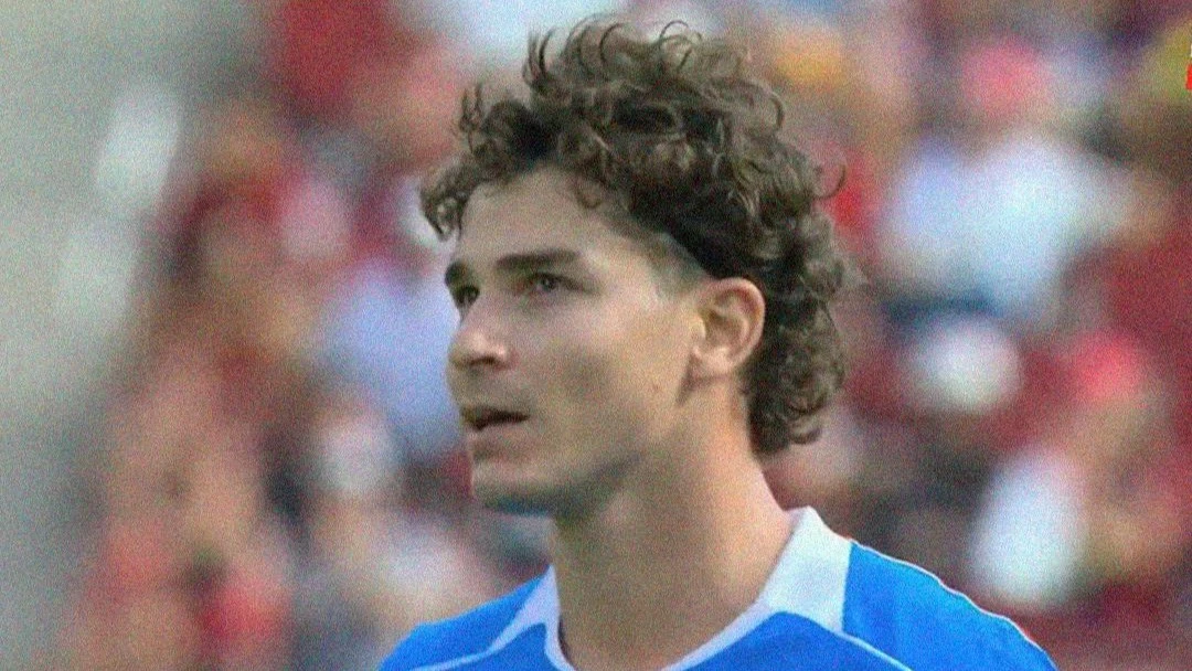 La desazón de Julián tras fallar el penal al inicio del primer tiempo. Foto: Captura TV.