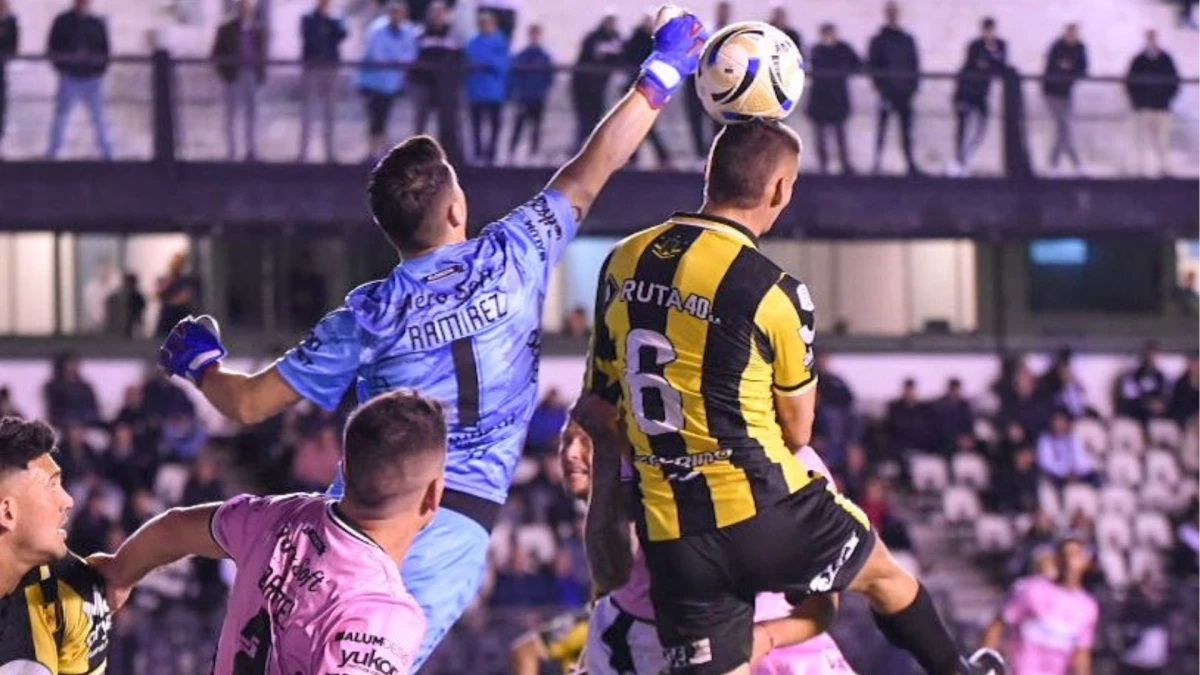 Foto: “X” de Club Social y Deportivo Madryn (@ClubMadryn) y de Ángela Silva.