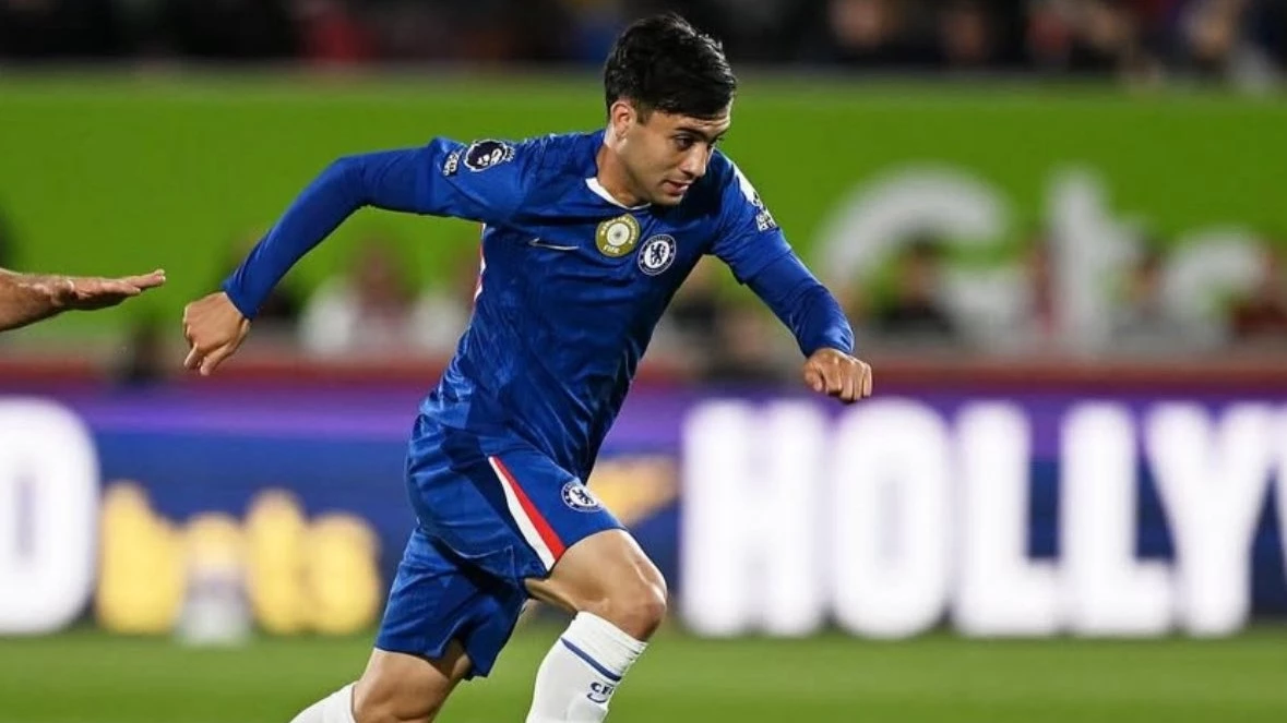 El rosarino Buonanotte encara con pelota dominada. foto: @chelseafc.