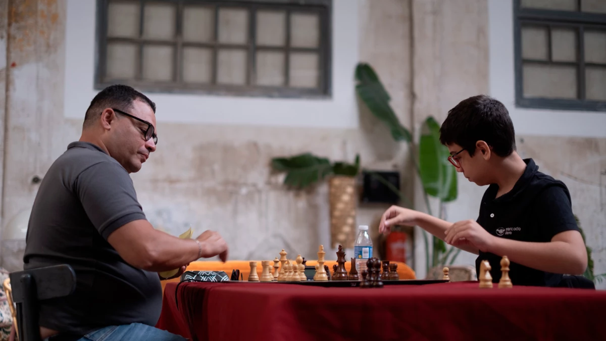 Foto:@chesscom_es. El joven argentino superó al venezolano Pedro Martínez por la octava ronda