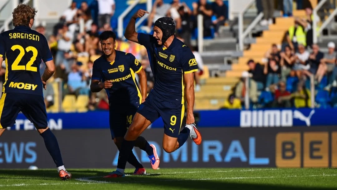 El ex Vélez Pellegrino festeja su gol. foto: @parmacalcio1913