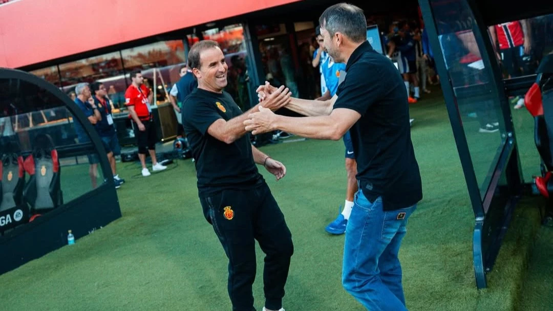 Chacho Coudet saluda a su colega de Mallorca, Jagoba Arrasate. foto: @laliga.