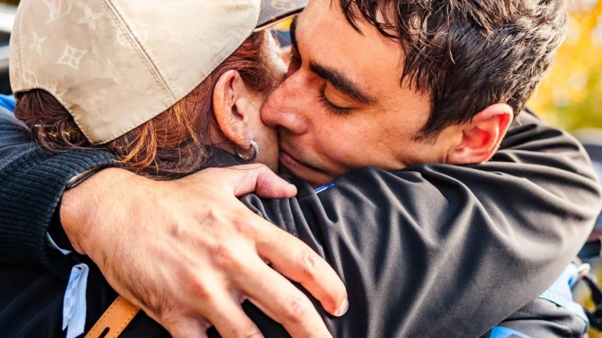 El abrazo entre Valentina y Nicolás al finalizar el Rally de Portugal. Foto: @OfficialW2RC