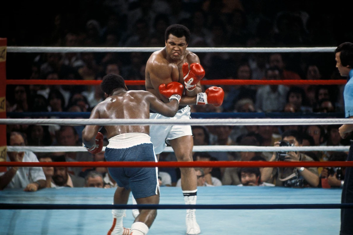 Alí ataca a un Frazier resuelto que lucho con todas sus fuerzas en una de las peleas más recordadas del siglo XX &nbsp;| Foto: Infobae