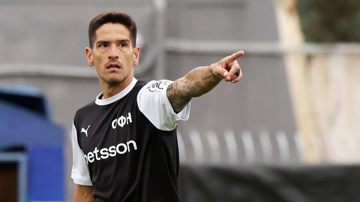 Juan Ángel Neira festejando el gol. Foto: “X” de OFI Crete F.C. (@OFI_Crete).