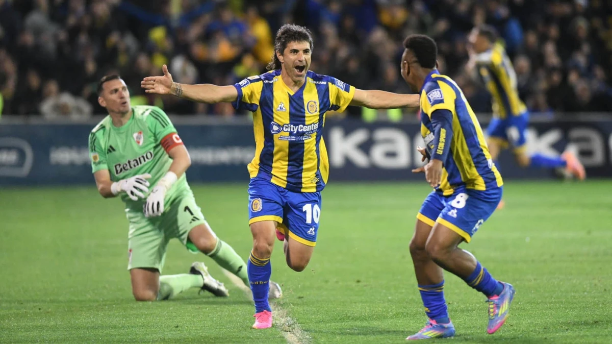 Foto: “Nacho” Malcorra celebra su gol, el de la victoria de Rosario Central sobre River Plate por 2 a 1.