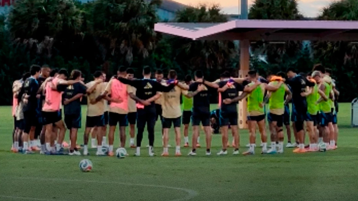 Foto: Argentina le dedicó un minuto de silencio a la memoria de Miguel Ángel Russo en los Estados Unidos