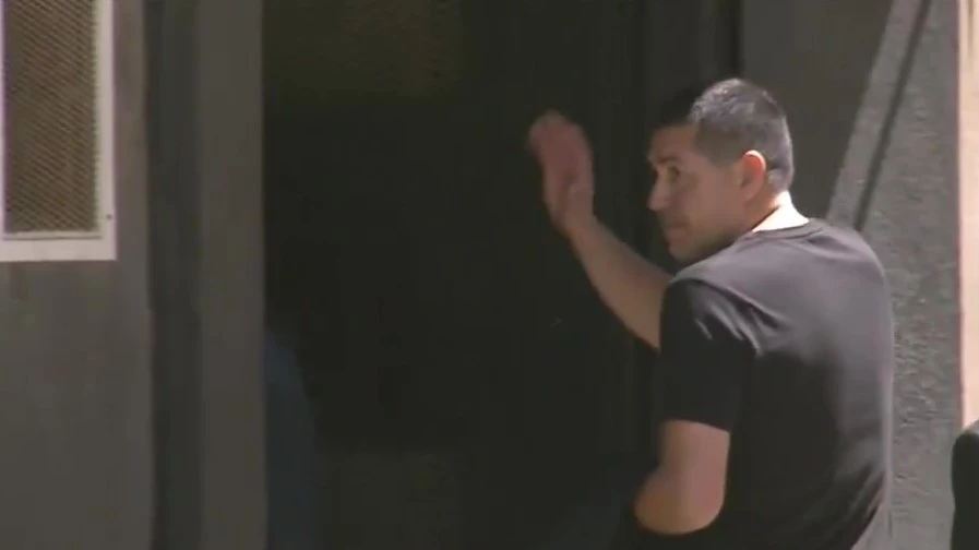 El ingreso de Riquelme al velorio de Russo. Foto: Captura.