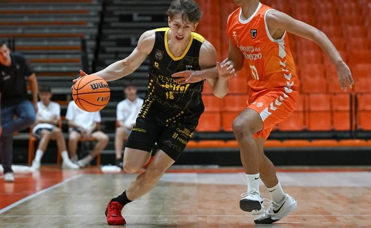 Foto:@Liga_U22 El correntino Bordón encestó 35 puntos en la jornada inaugural de la LIga U del básquetbol de España