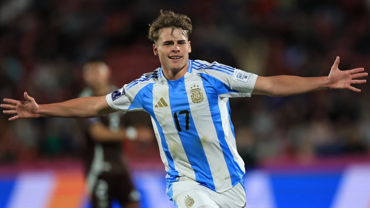 Foto:@Argentina. Mateo Silvetti festeja el segundo gol del equipo del DT Diego Placente. 2-0 a México y acceso a semifinales