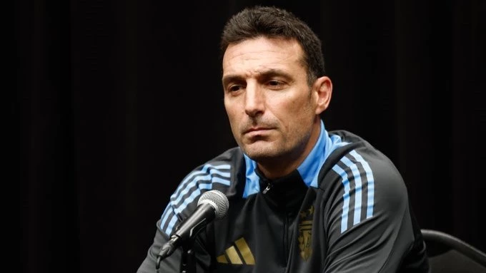 Scaloni durante la conferencia de prensa previa a Puerto Rico. Foto: @Argentina.