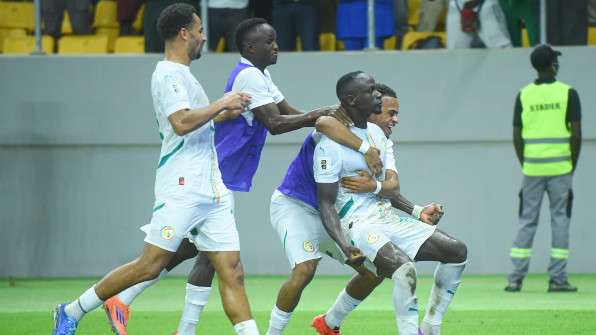 Sadio Mané festeja uno de los dos tanto que marco ante Mauritania y que depositaron a Senegal en el Mundial. foto: @afec.&nbsp;