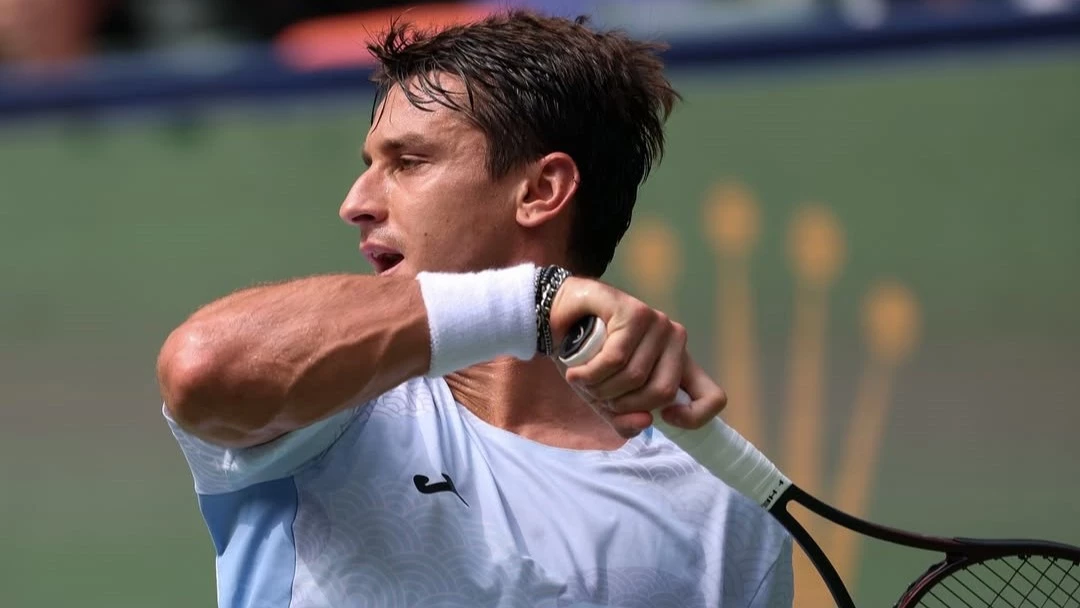 La tercera fue la vencida para Camilo Ugo Carabelli ante su amigo Tomás Martín Etcheverry en el Masters 1000 de París.&nbsp;