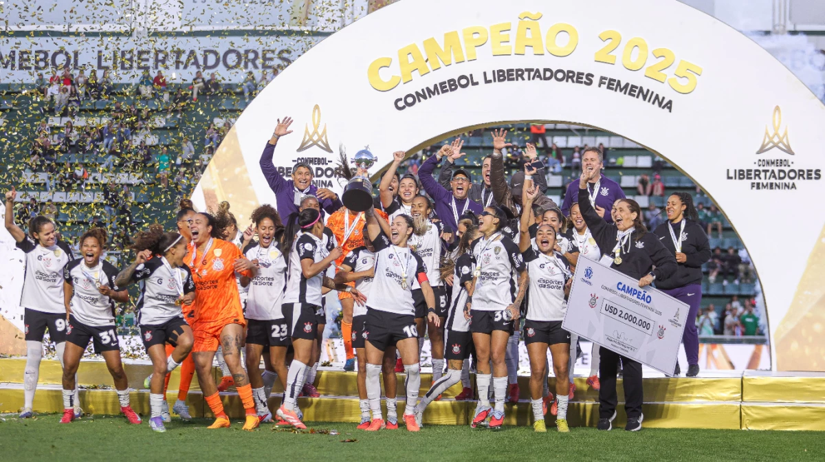 Corinthians celebra la conquista en la cancha de Banfield (Foto: X@LibertadoresFEM).