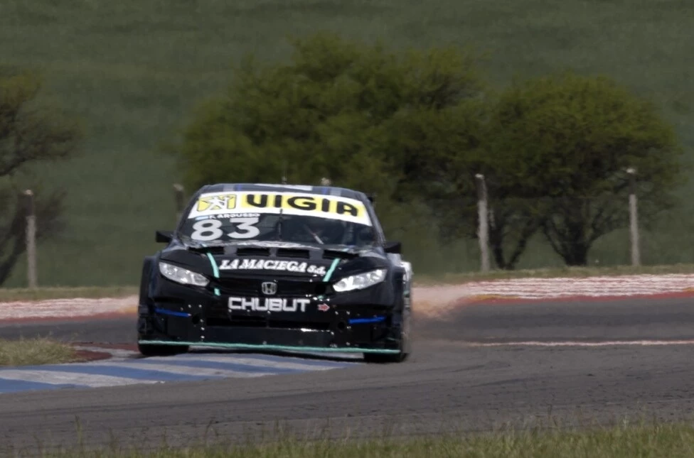 Foto: Prensa ACTC. El santafesino Ardusso se quedó con el triunfo en la competencia del Turismo Carretera 2000 en Toay