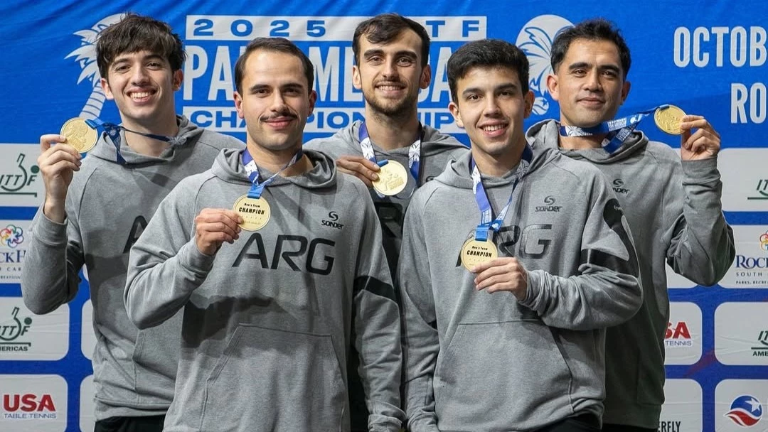El equipo argentino con la medalla de Oro. Foto: @ittfamericas