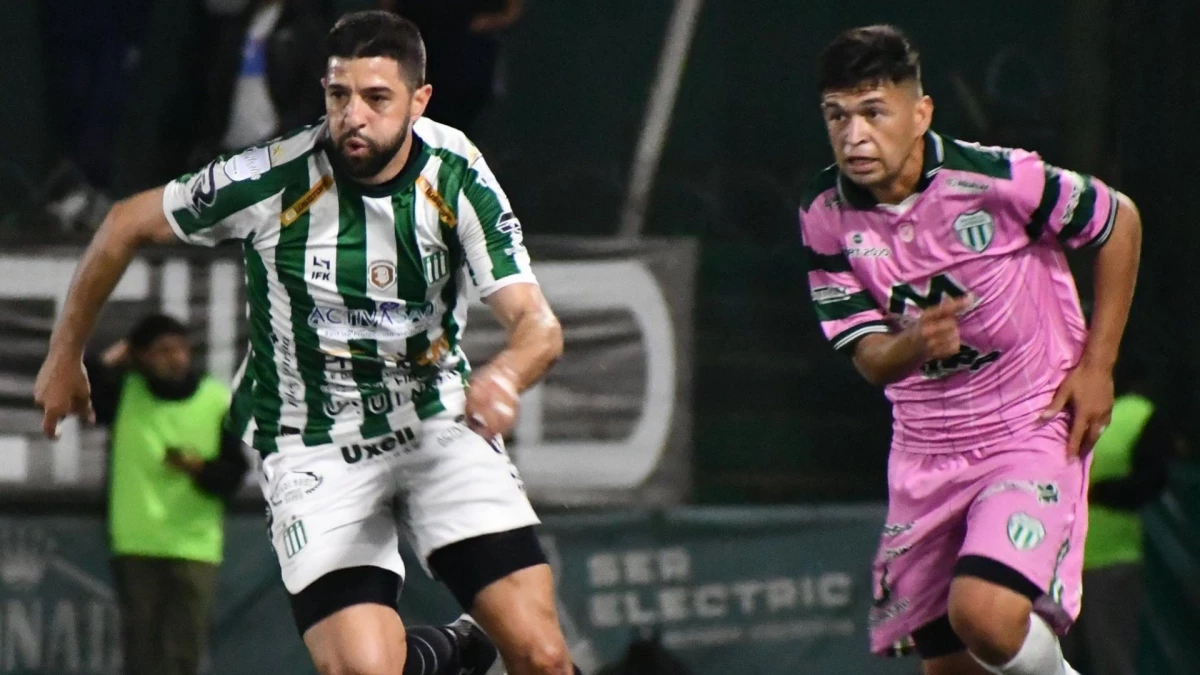 Foto: Gran triunfo de Laferrere, este lunes de rosa, en casa de Excursionistas.