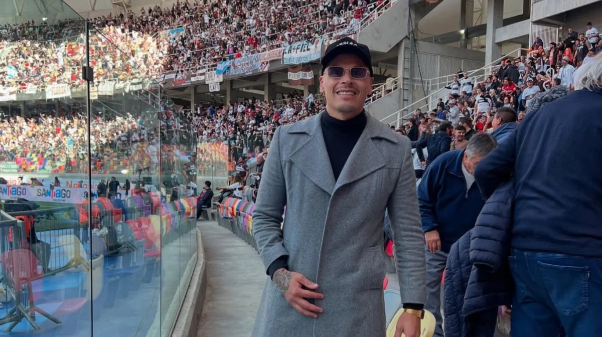 Medina, entre el público de Platense en la final del pasado Torneo Apertura (Foto: IG@toto_pueblo).