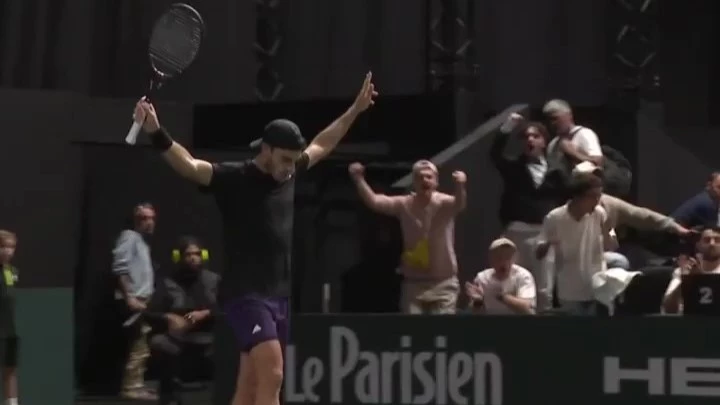 Cerúndolo sufrió ante el serbio Kecmanovic y terminó ganando en el tie-break para avanzar a octavos de final.&nbsp;