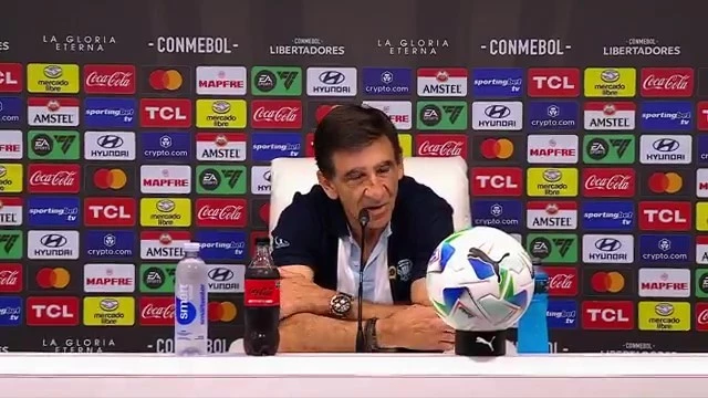 Foto: Gustavo Costas muy preocupado por las tres derrotas en fila.