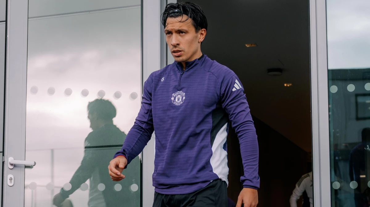 Lisandro Martínez prepara su regreso tras la grave lesión en su rodilla izquierda sufrida en febrero. (Foto: @Manchester