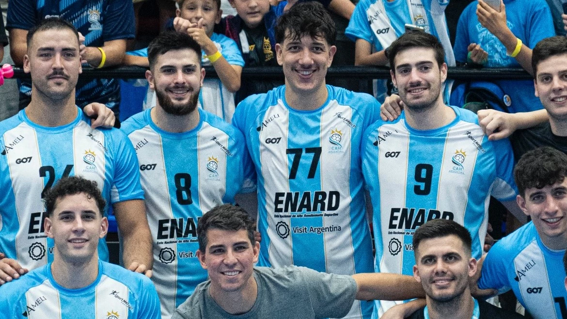 Simonet tuvo su merecido homenaje después del partido. Foto: Gentileza @ph.micaosorio