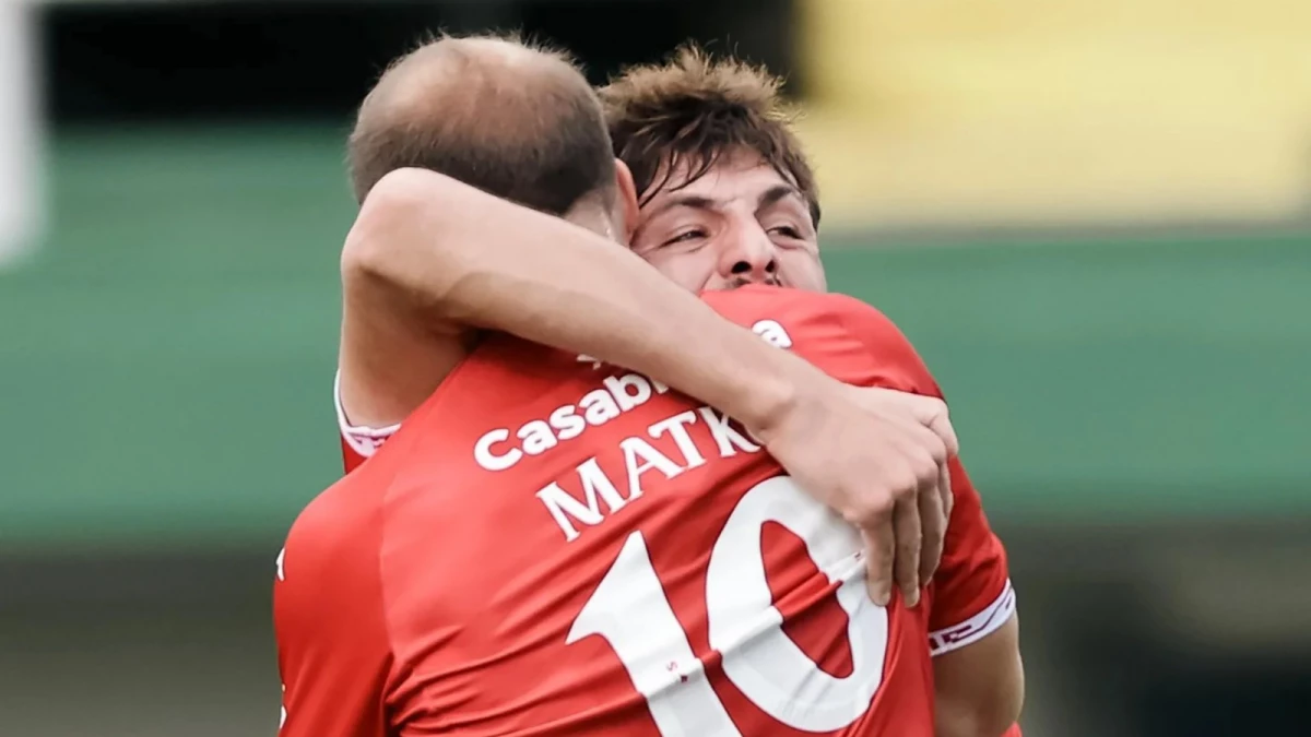 Foto: Matko Miljevic celebra su gol, el tercero de la victoria de Huracán.