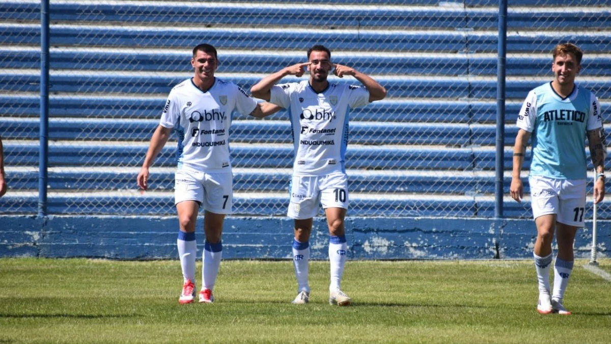 Facundo Affanchino festeja el segundo gol del triunfo de Atlético Rafaela ante Guillermo Brown de Puerto Madryn. Foto: @OficialAMSyD