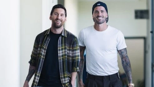 Foto: Messi y De Paul, camoeones del mundo y futuros comkpañeros de Mura.&nbsp;