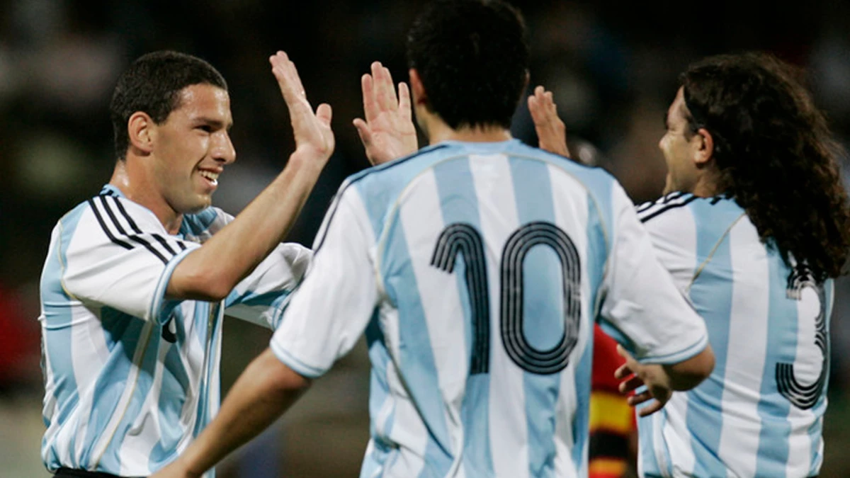 Maximiliano rodríguez, Juan Román Riquelme y Juan Pablo Sorín festejan ante Angola | Foto: AP