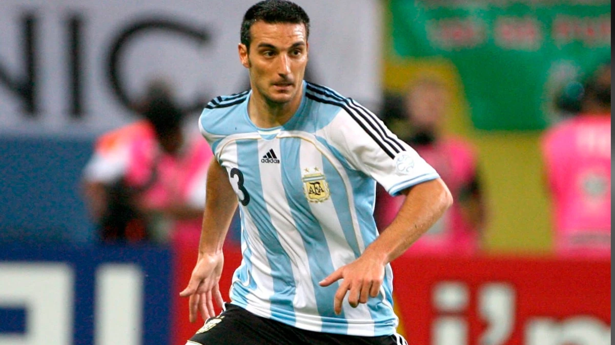 Lionel Scaloni, el de Pujato, con la 13 en su pecho e ingresado en el complemento por HEinze | Foto: AP