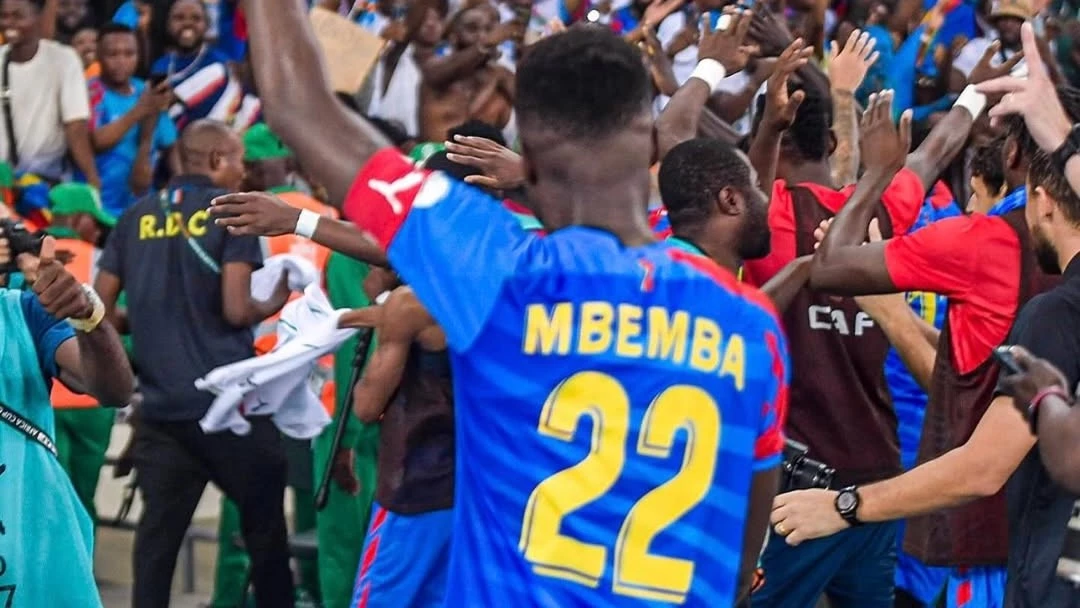 Chancel Mbemba se suma a los festejos de los congoleses que viajaron a Marruecos. foto: @fifa.