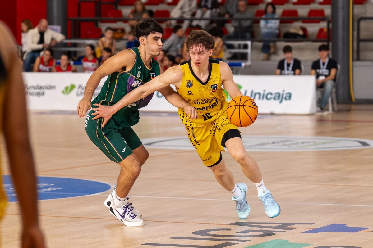 Foto:@CB1939Canarias. Una nueva magnífica labor del argentino Dylan Bordón, en el partido que Fundación CB Canarias perdió por la Liga U22 de España