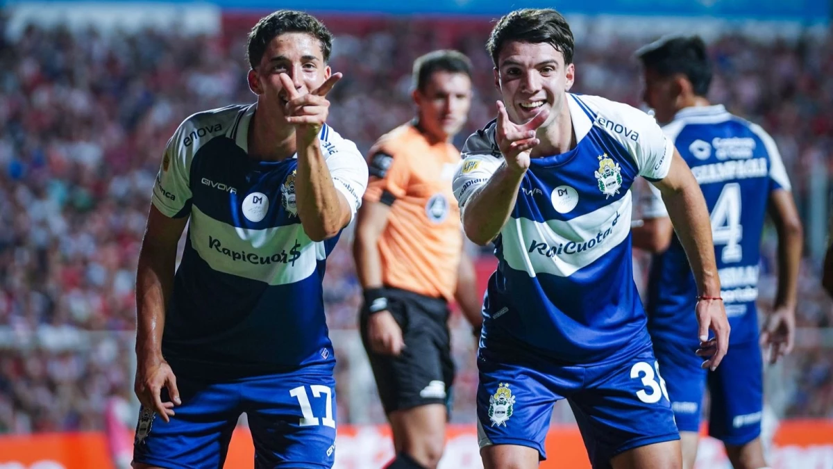 El festejo de Schelotto y Panaro, los pibes del Lobo. Foto: Gimnasia.