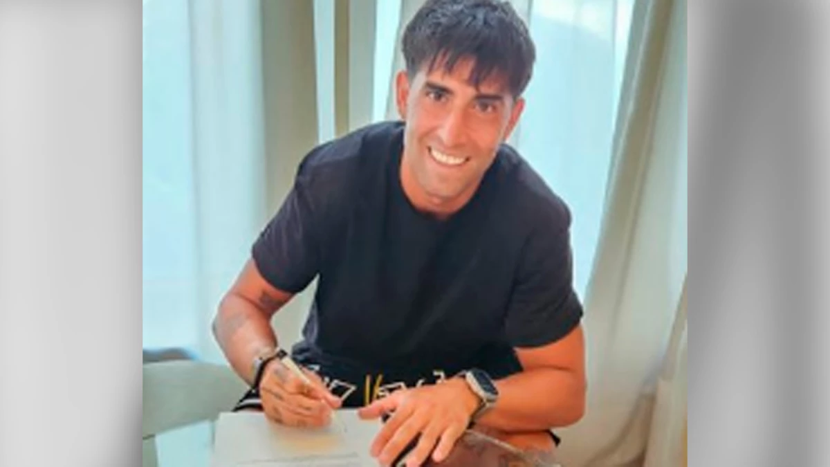 Foto:@ATOficial. El lateral Leonel Di Plácido formalizó su regreso a Atlético Tucumán