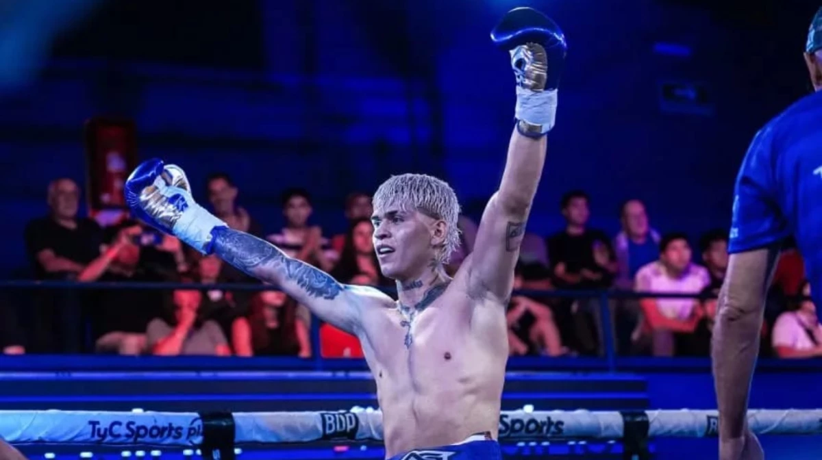“C4” Ruiz retuvo la corona latina supergallo FIB (Foto: X@BoxeoDePrimera).