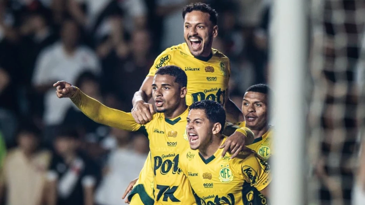 Foto: Renato Marques celebra con sus compañeros el primer gol de Mirassol.