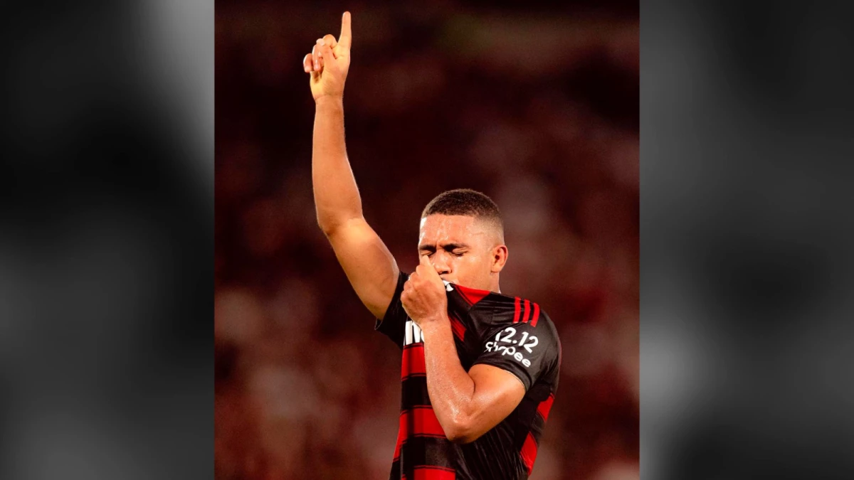 Foto: Samuel Lino celebra el gol del campeonato para Flamengo.