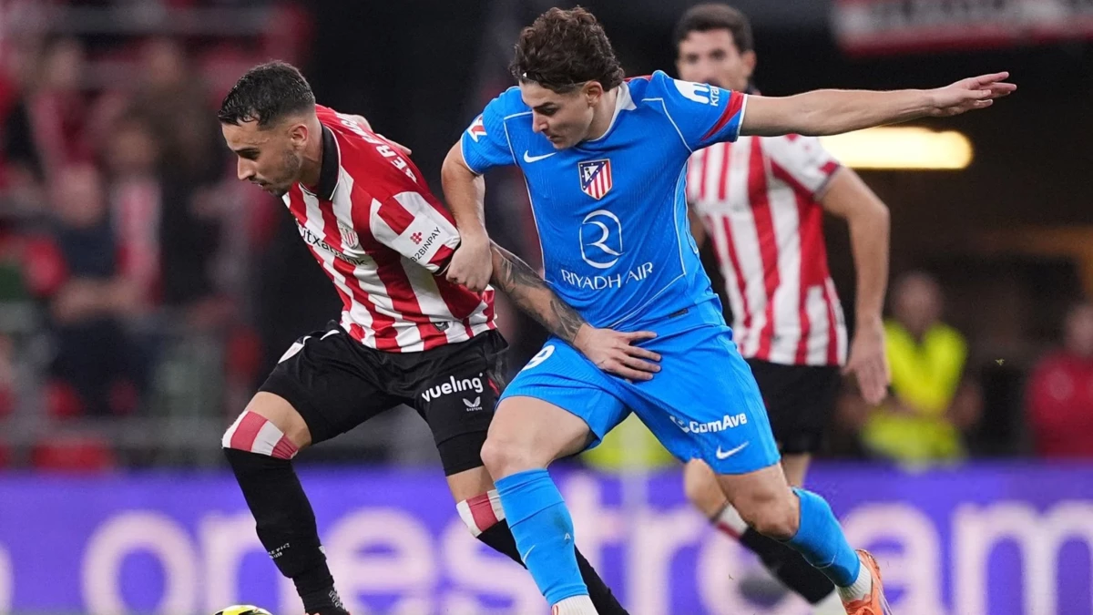 Julian Alvarez lucha con Alex Berenguer, autor del gol de la victoria vasca. foto: @laliga.