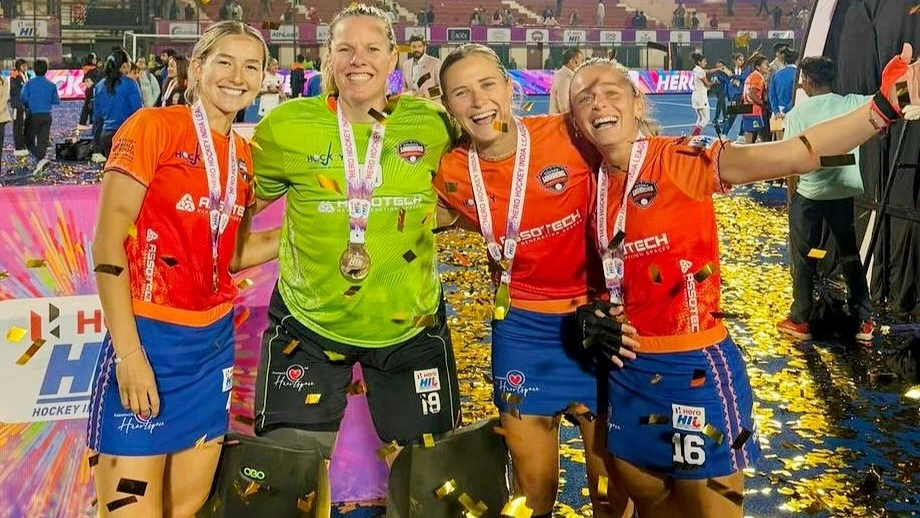 Mas fotos del álbum de la consagración de Vicky Sauze en India.