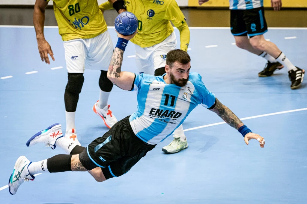 Foto:@CAHandball. El pivote Lucas Moscariello está entre los convocados por el DT Rodolfo Jung